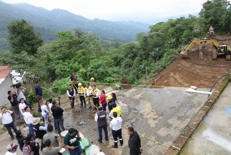 Gobierno estatal encabeza atención inmediata para recuperar caminos y proteger familias serranas