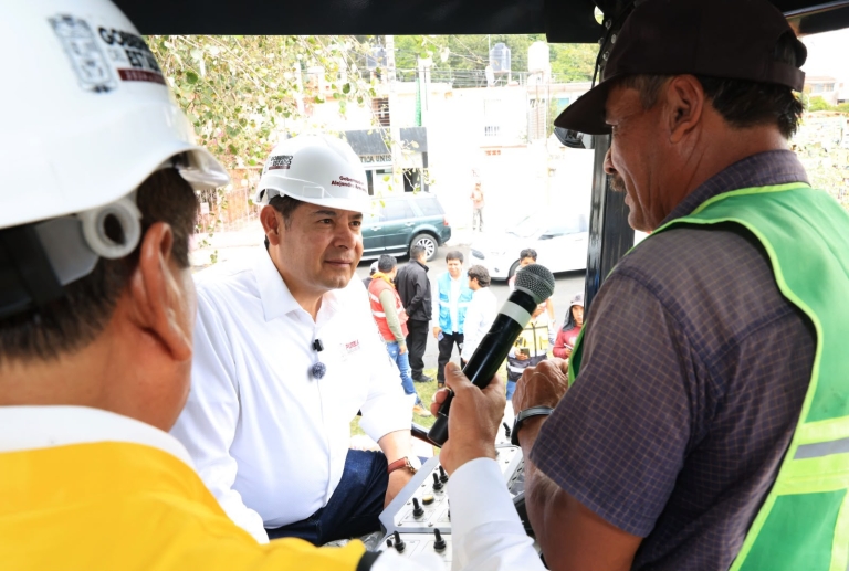 Con apoyo de Pemex y trenes de pavimento, Gobierno del Estado transforma vialidades 