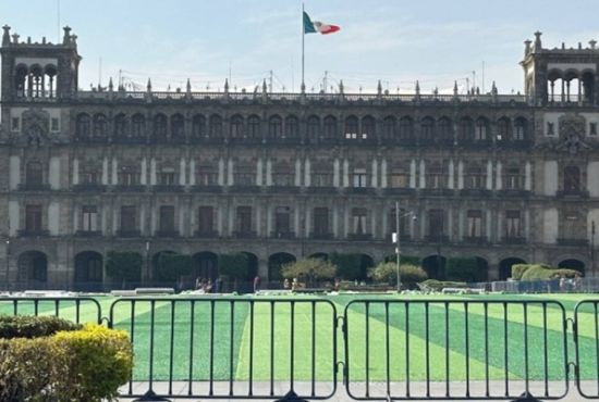 Transforman Zócalo capitalino en mega cancha de fútbol