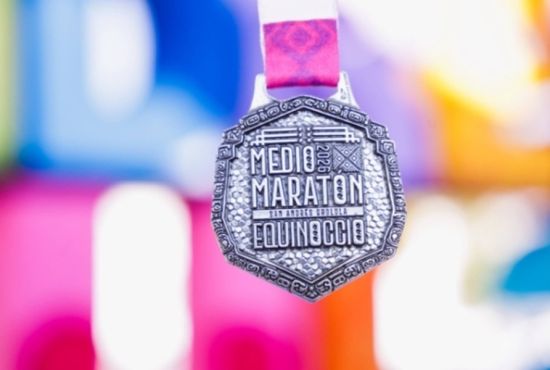 Presenta Lupita Cuautle la playera y medalla del Medio Maratón Equinoccio 2026