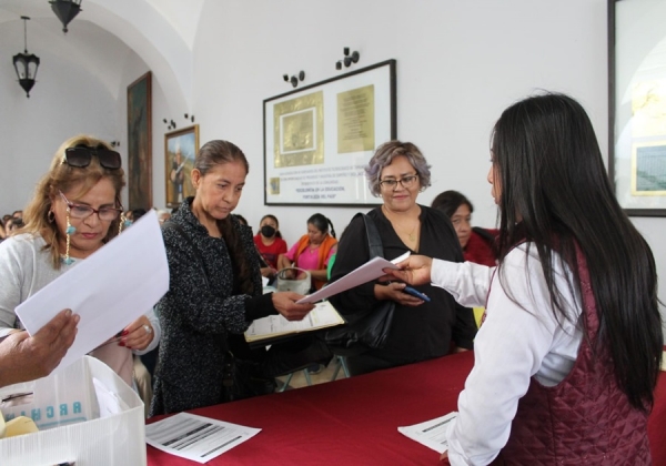 Ofrece gobierno estatal equipamiento y capacitación a mujeres, artistas y profesionistas