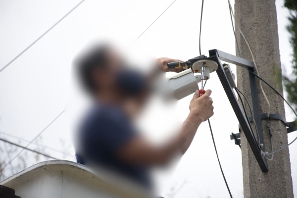 En operativo retiran 17 cámaras de vigilancia instaladas por presuntos grupos delictivos en Puebla