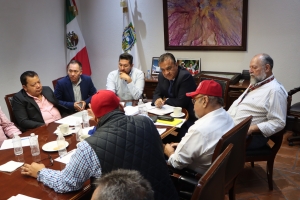 Autoridades de SEGOB logran acuerdos con trabajadores de Salud