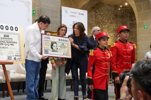 Con billete conmemorativo, Lotería Nacional rinden homenaje a Ifigenia Martínez