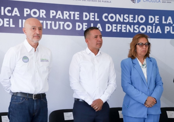 Reciben asesoría jurídica gratuita vecinos y vecinas de la Delegación Atlixcáyotl