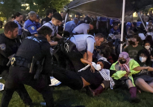 Protestas en Campus de EU por Conflicto en Gaza desencadenan respuestas policiales