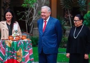 López Obrador se despide de su gabinete de Seguridad en reunión con tamales y mariachi 