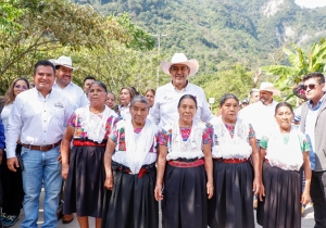 Mejora gobierno estatal movilidad en la sierra norte: Sergio Salomón entrega vialidades