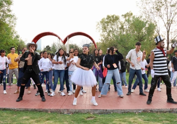 Más de 15 mil personas han disfrutado el Festival del Amor en el Jardín del Arte